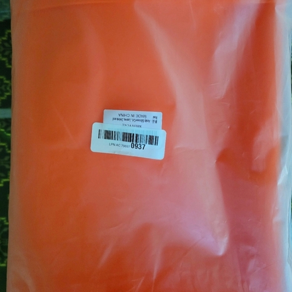 36" Silicone Blackstone Grill Cover - Picture 3 of 3